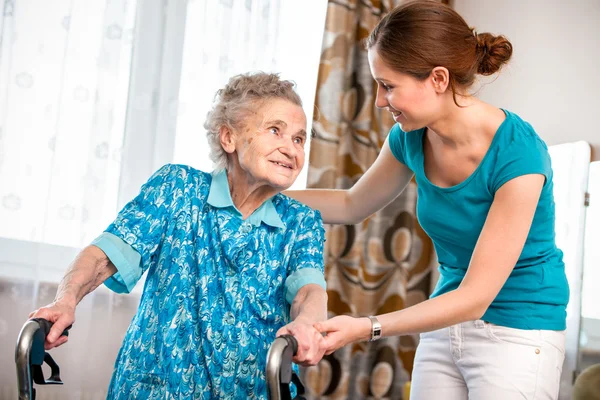 Advantages of Hiring a Nurse for In-Home Assistance